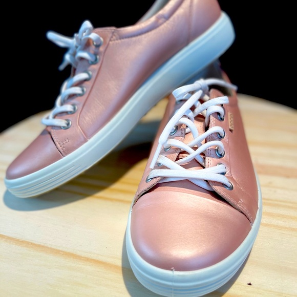 Ecco Shoes - ECCO woman metalic rose gold snikers size eu 41 US 10